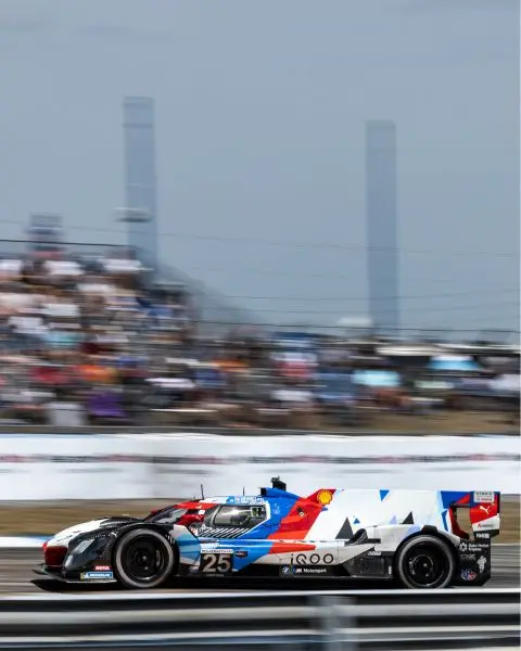 BMW M Hybrid V8 Twelve Hours of Sebring 2023 foto actie