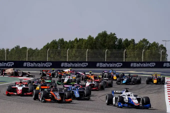 FIA F2 start Bahrain