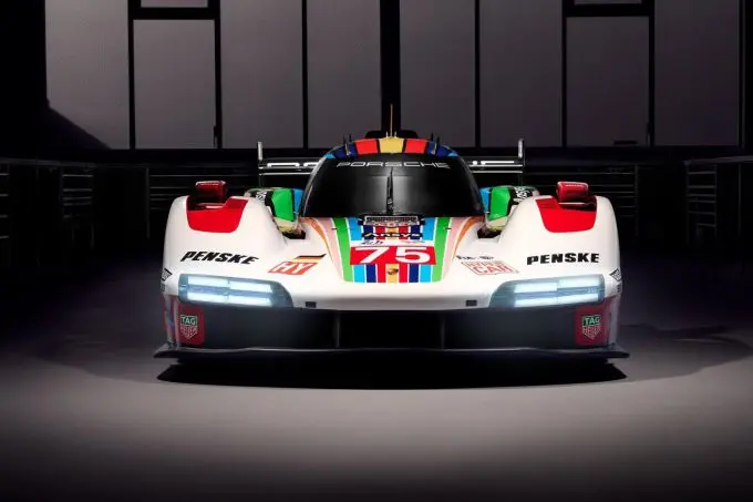 Porsche LMDH colorful livery Le Mans 2023 foto 2