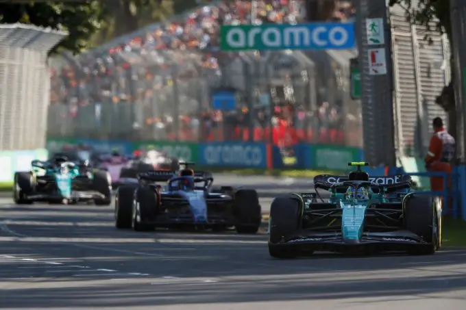 Aston_Martin_Alonso_Stroll_actie_front