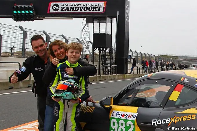 Mitchell van Dijk met zijn ouders