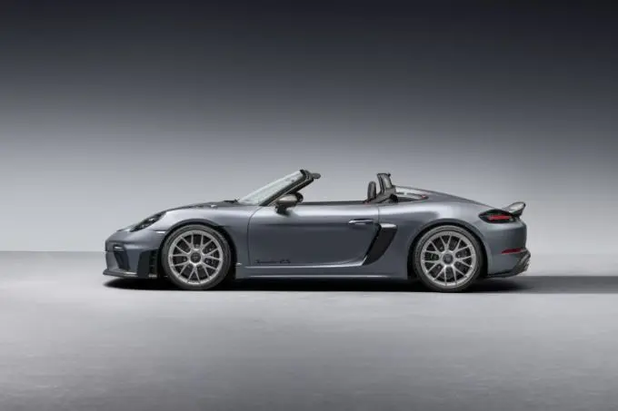 Porsche 718 Spyder RS foto 2