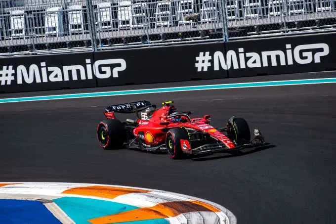 Ferrari F1 2023 Carlos_Sainz_actie_track