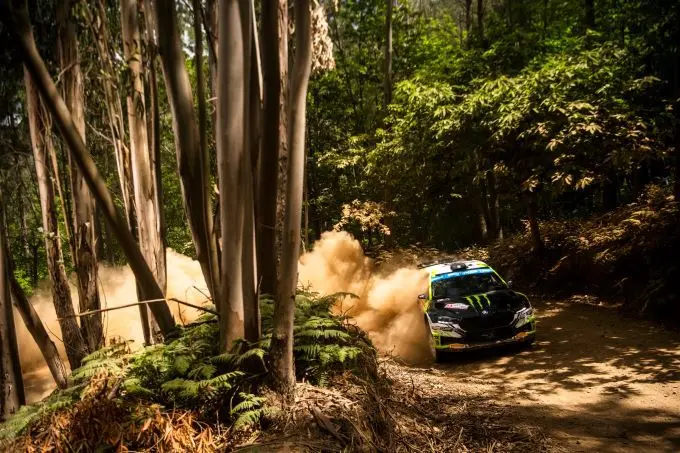 Oliver Solberg/Elliott Edmondson Škoda Fabia RS Rally2