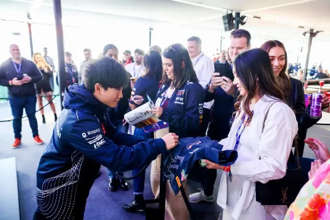 Yuki_Tsunoda_en_Japanse_fan