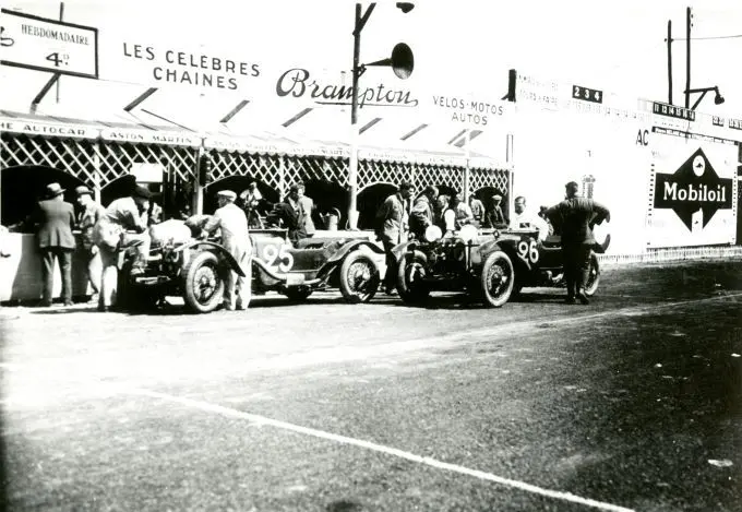 Centenary 24H Le Mans 2023 Aston Martin preview foto 15 LM1 en LM2 in de pits