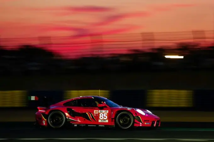 24H Le Mans 2023 - Porsche foto 15m_911_Iron_dames_Nr85_ochtendgloren