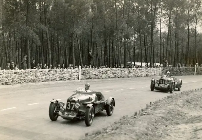 Centenary 24H Le Mans 2023 Aston Martin preview foto 17 LM23 catching LM20 1937