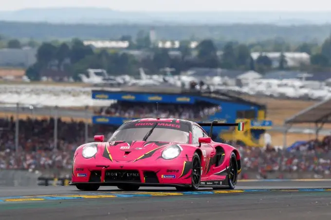 24H Le Mans 2023 - Porsche foto 18_911m_Iron_Dames_front