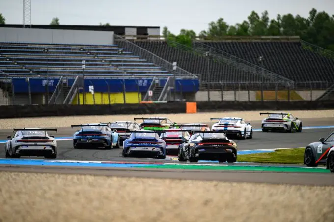 Porsche Sprint Challenge Benelux 2023 TT Circuit Assen foto startveld op rug gezien