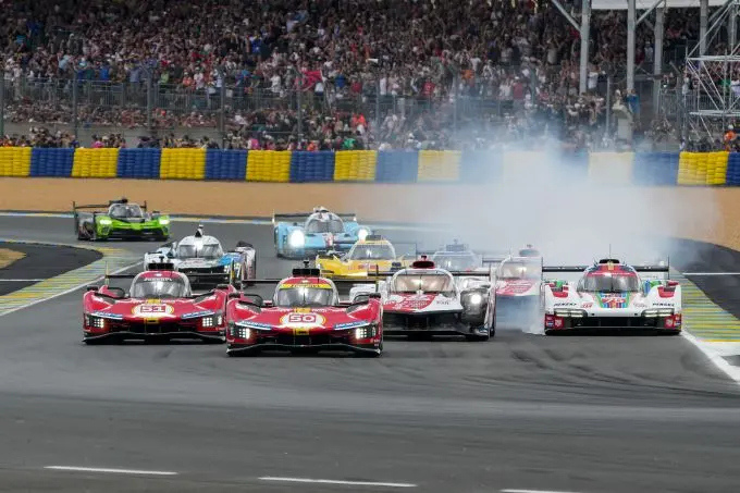 24H Le Mans 2023 Dringen in de eerste chicane