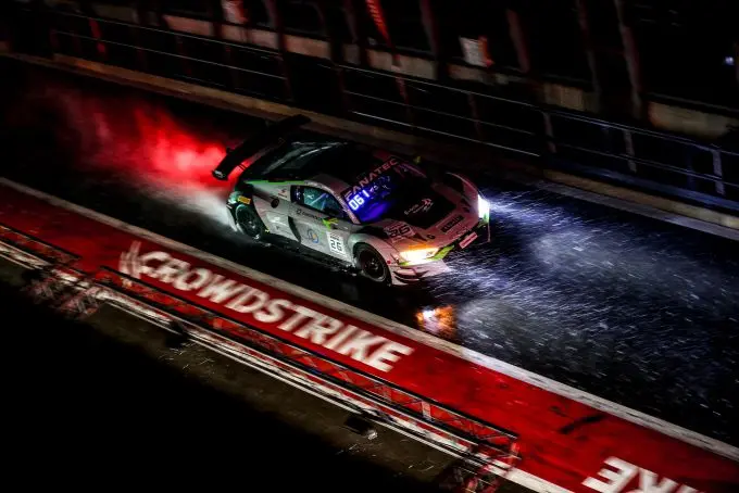 Crowdstrike 24 Hours of Spa 2023 Foto Nr26 pitstraat by night