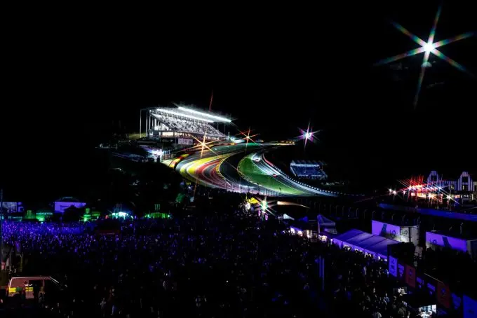 Crowdstrike 24 Hours of Spa 2023 racen gedurende de nacht Foto 7