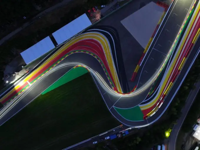 Crowdstrike 24 Hours of Spa 2023 racen gedurende de nacht Foto 8