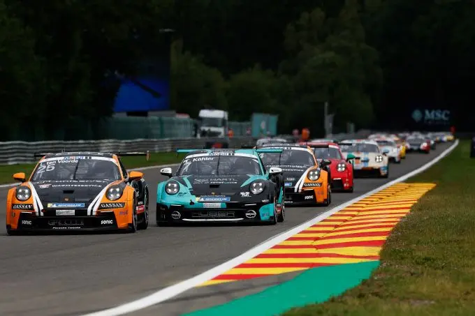 Porsche Mobil1 Supercup 2023 Spa-Francorchamps Foto 13 Larry_ten_Voorde_voorop