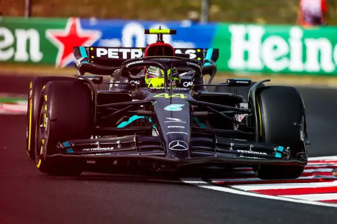 Lewis_Hamilton_q2_kwali_HONGARIJE
