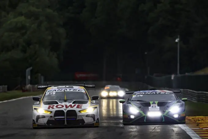 Crowdstrike 24H Spa 2023 Na 18 uur racen ROWE met BMW op P1 en K-PAX Lamborghini