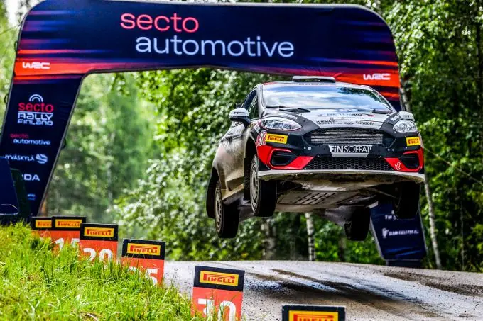Secto Rally Finland zaterdag foto 9 jump