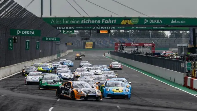Startveld Porsche Carrera Cup Deutschland op de Lausitzring