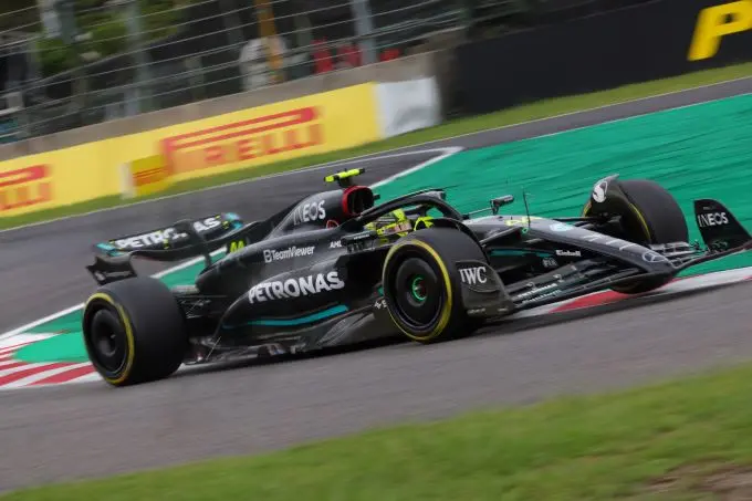 Mercedes_Lewis_Hamilton_actie