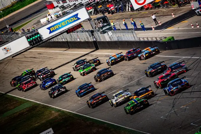 Fanatec World Challenge Europe in Hockenheim startveld achterzijde
