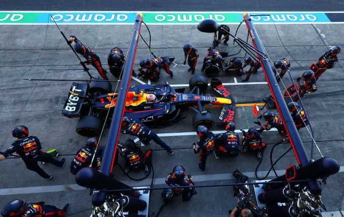 Red_Bull_constructors_champion_2023_teamwork