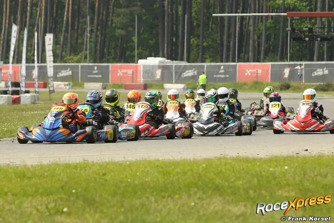 Formula Honda 9PK GK4 Kart Series met megastartvelden en close racing