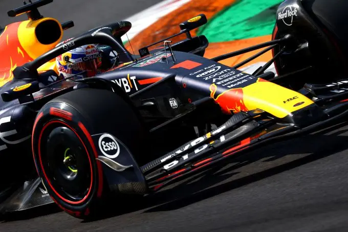 Onoverwinnelijke Red Bull RB19 @ Monza