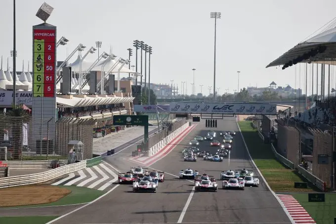 Toyota GR010 Hybrid FIA WEC-kampioen 2023 Foto 3