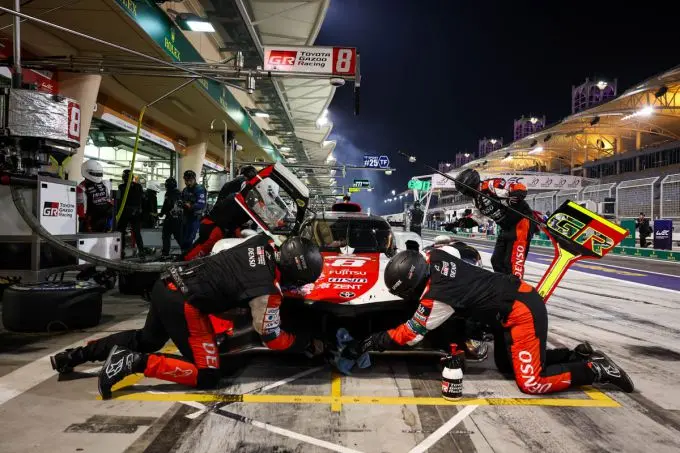 Toyota GR010 Hybrid FIA WEC-kampioen 2023 Foto 4