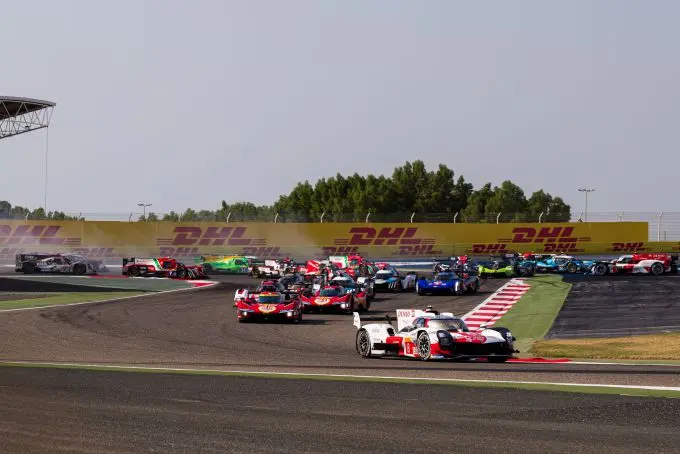 Toyota GR010 Hybrid FIA WEC-kampioen 2023 Foto 8