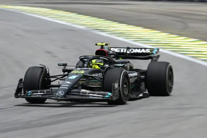 Lewis_Hamilton_actie GP Brazilie 2023