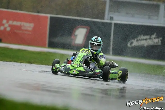 Liewe Lathouwers wint op de kartbaan in Genk