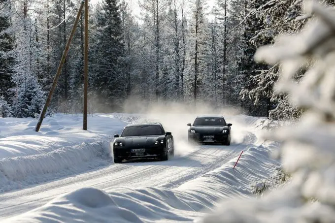 Porsche Taycan 2024 Foto 2