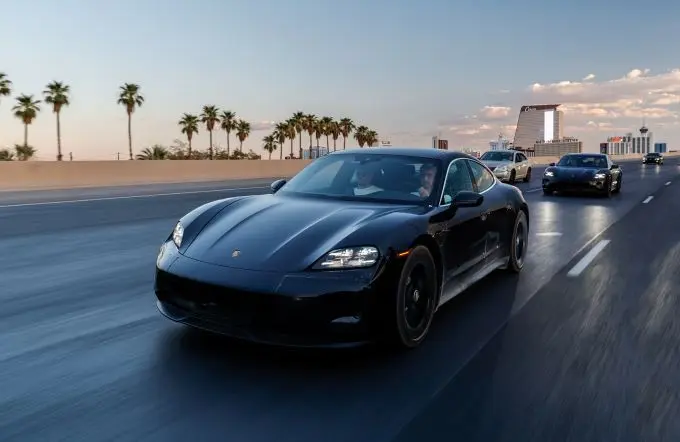 Porsche Taycan 2024 Foto 3