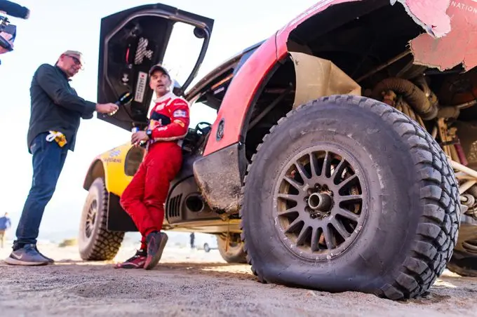 Loeb en Lurquin geven nooit op voor podiumplaats Dakar