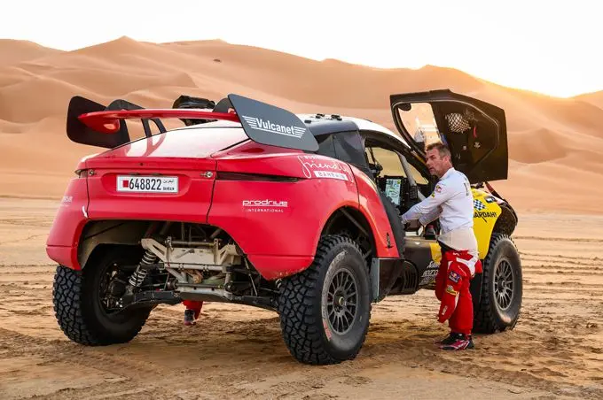 Sébastien Loeb in de Bahrain Raid Xtreme Prodrive Hunter
