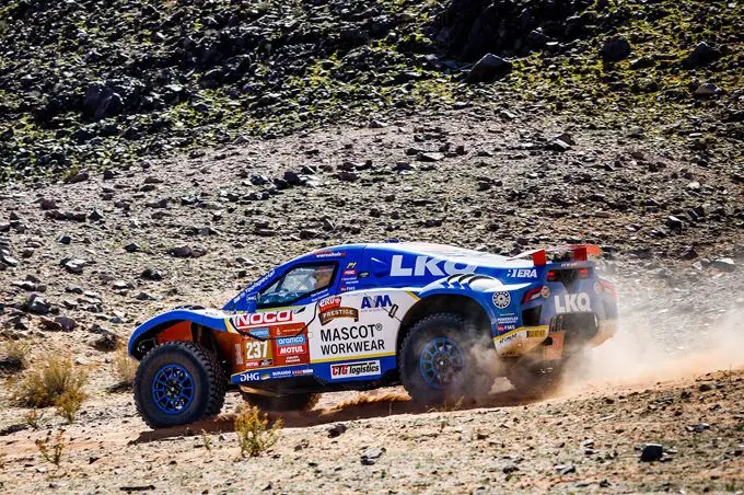 In de Century CR6 beleefden Tim en Tom Coronel een goede negende etappe
