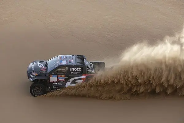 Toyota GR DKR Hilux EVO T1U Foto 2