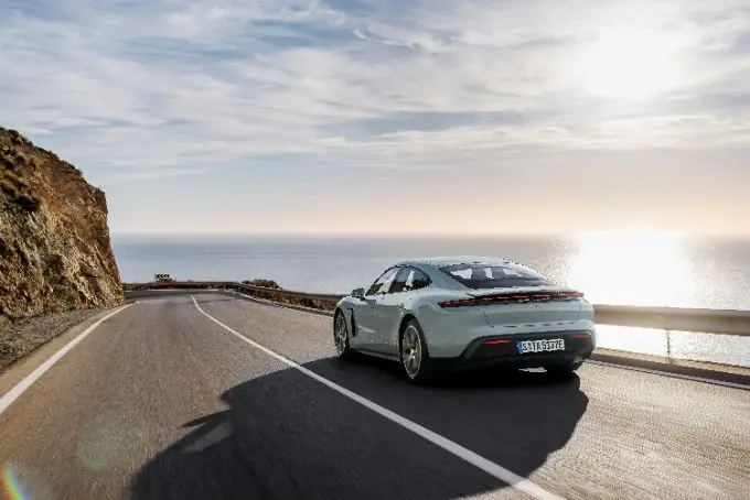 Nieuwe Porsche Taycan foto 7