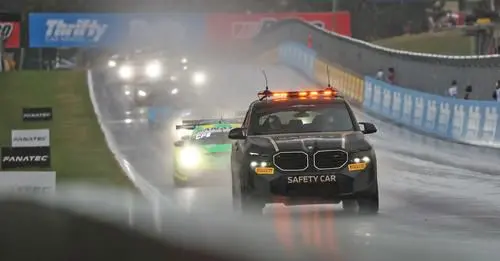 12H Bathurst safety car in de regen