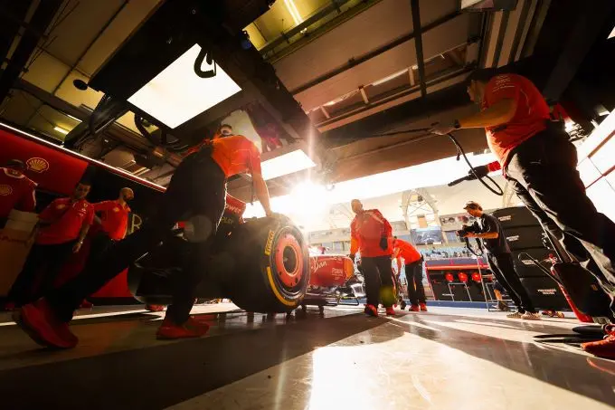 Ferrari F1 tests Bahrain 2024 foto 3