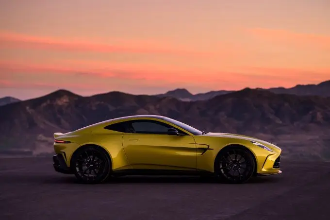 Aston Martin Vantage intro febr 2024 Foto 3