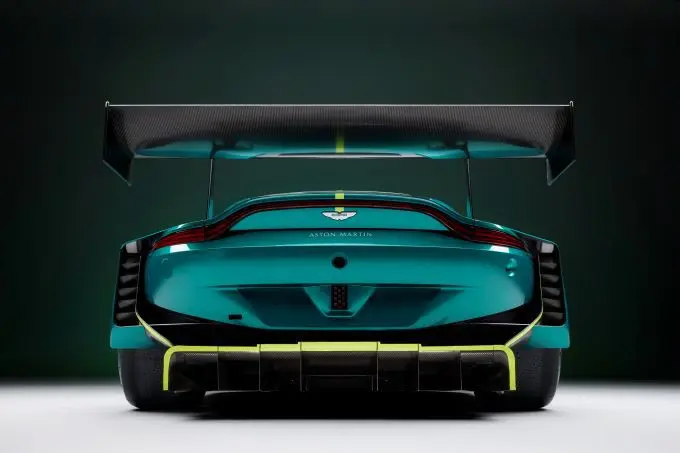 Aston_Martin_Vantage_GT3_10