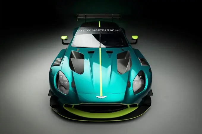 Aston_Martin_Vantage_GT3_09