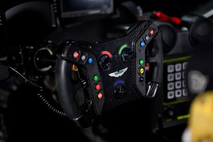 Aston_Martin_Vantage_GT3_08