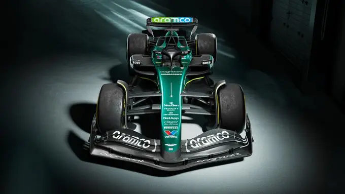 AMR24 van Fernando Alonso en Lance Stroll