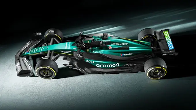 AMR24 van Fernando Alonso en Lance Stroll