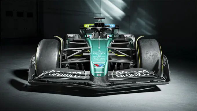 AMR24 van Fernando Alonso en Lance Stroll