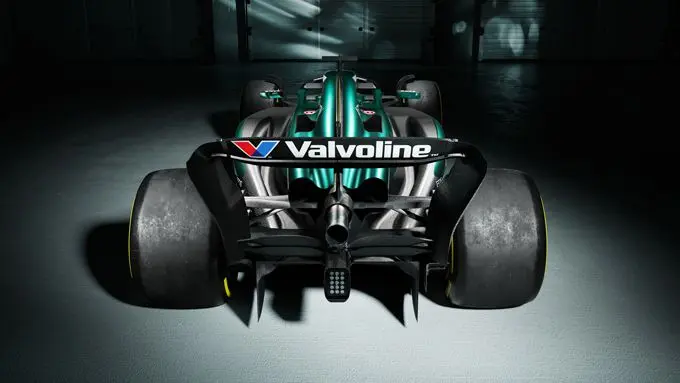 AMR24 van Fernando Alonso en Lance Stroll
